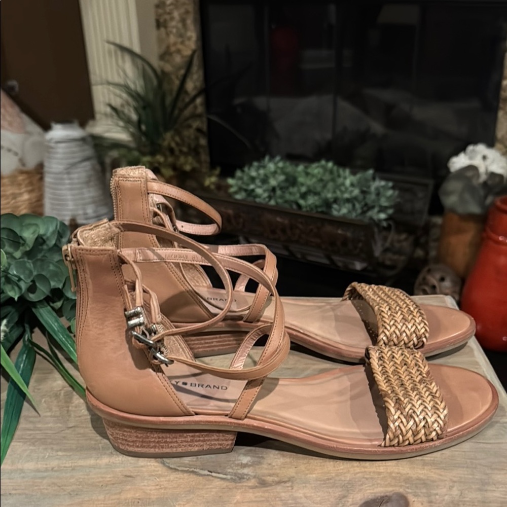 Lucky Brand Sandals, size 8.5 M Women's Tan Sandals